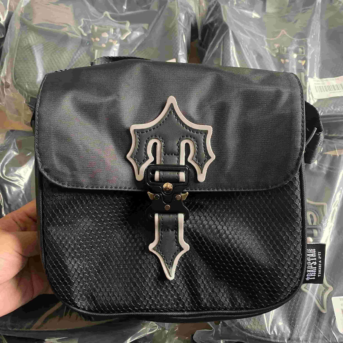 TS IRONGATE T CROSS-BODY BAG - BLACK/REFLECTIVE