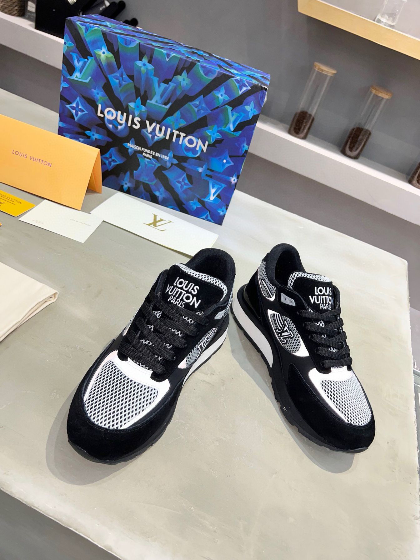 LV Run Away Trainers Black